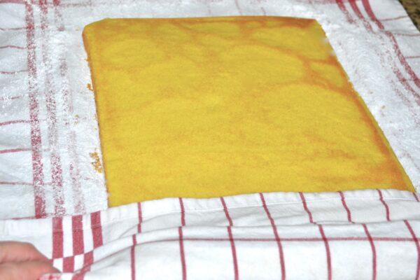 Rolling cake in tea towel for lemon creme cake roll lizbushong.com