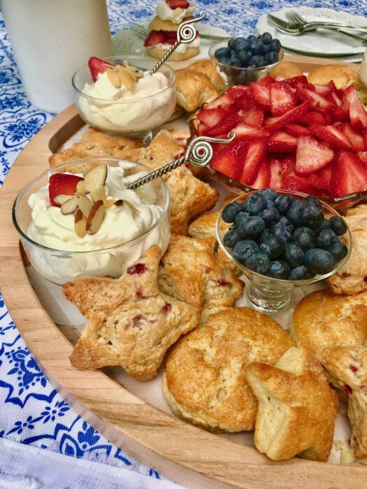 How to make strawberry shortcakes dessert board lizbushong.com