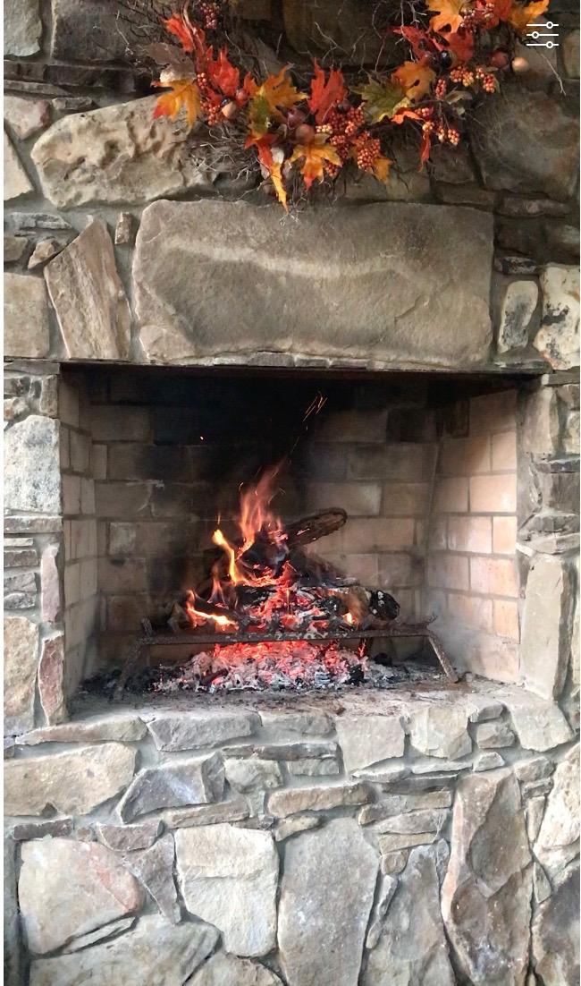Crackling sounds of a fire in a fireplace, video lizbushong.com