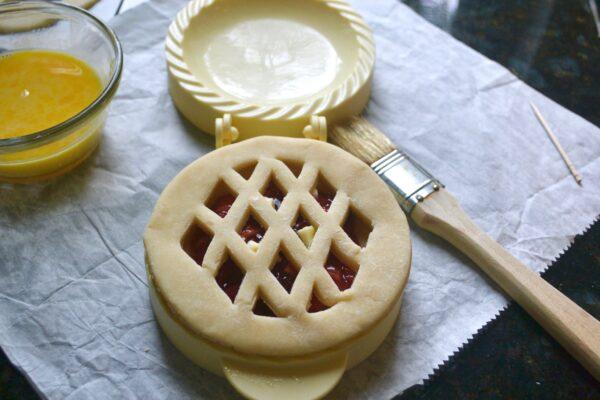How to make lattice pastry top for cran apple mini pies lizbushong.com