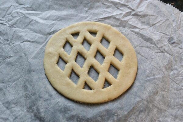 How to make mini cran apple pie crusts using mold lizbushong.com