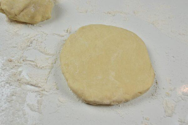 How to make pie crust shape disc for chilling and rolling out dough lizbushong.com