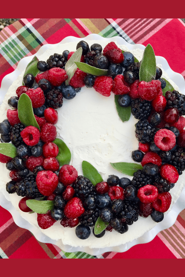 How to make a Berry Wreath Cheesecake that is no bake lizbushong.com