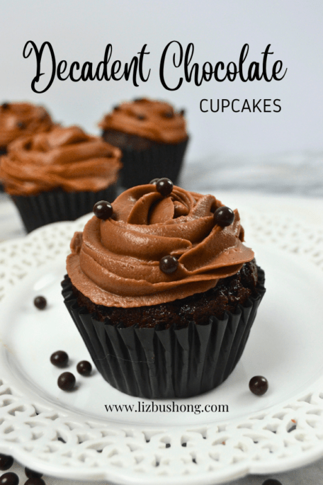 HOW TO MAKE CHOCOLATE CUPCAKES WITH CHOCOLATE FROSTING LIZBUSHONG.COM