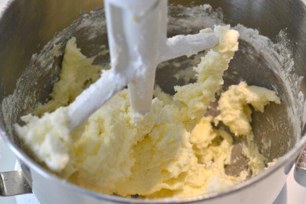 How to make buttercream frosting lizbushong.com