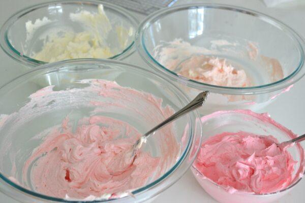 How to tint swiss meringue frosting for vertical cake lizbushong.com