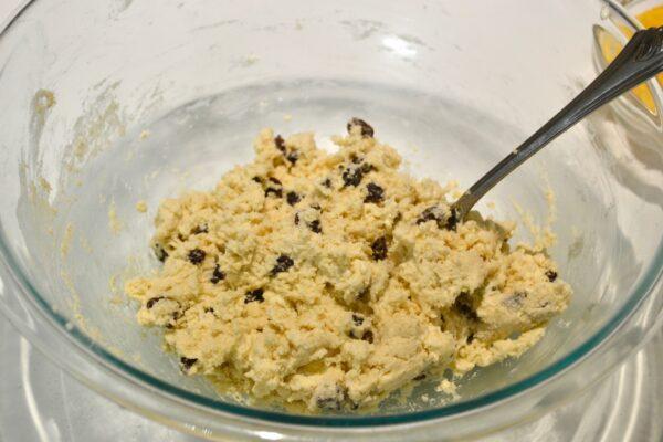 How to make orange currant scones- doug mixed lizbushong.com