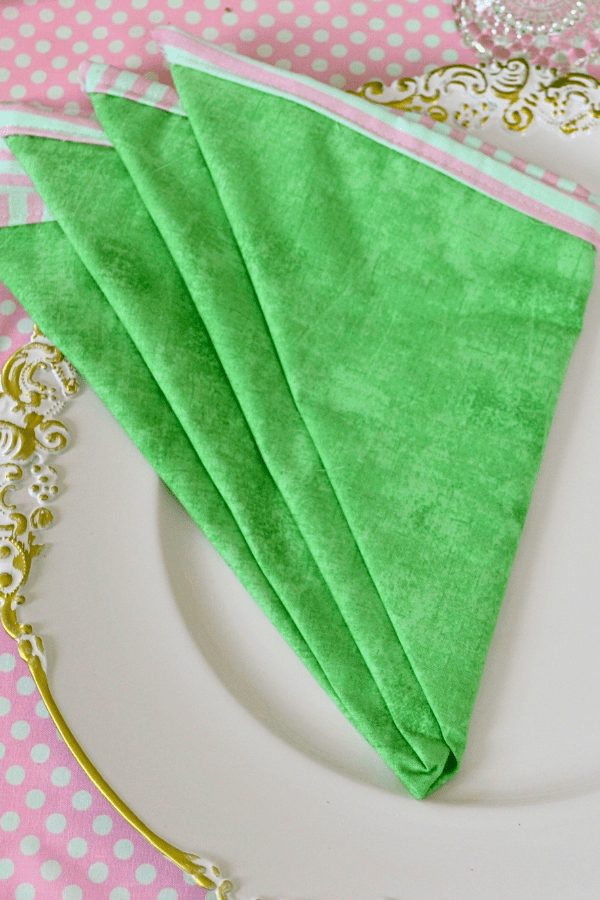 How to coordinate shades of green with napkin fold lizbushong.com