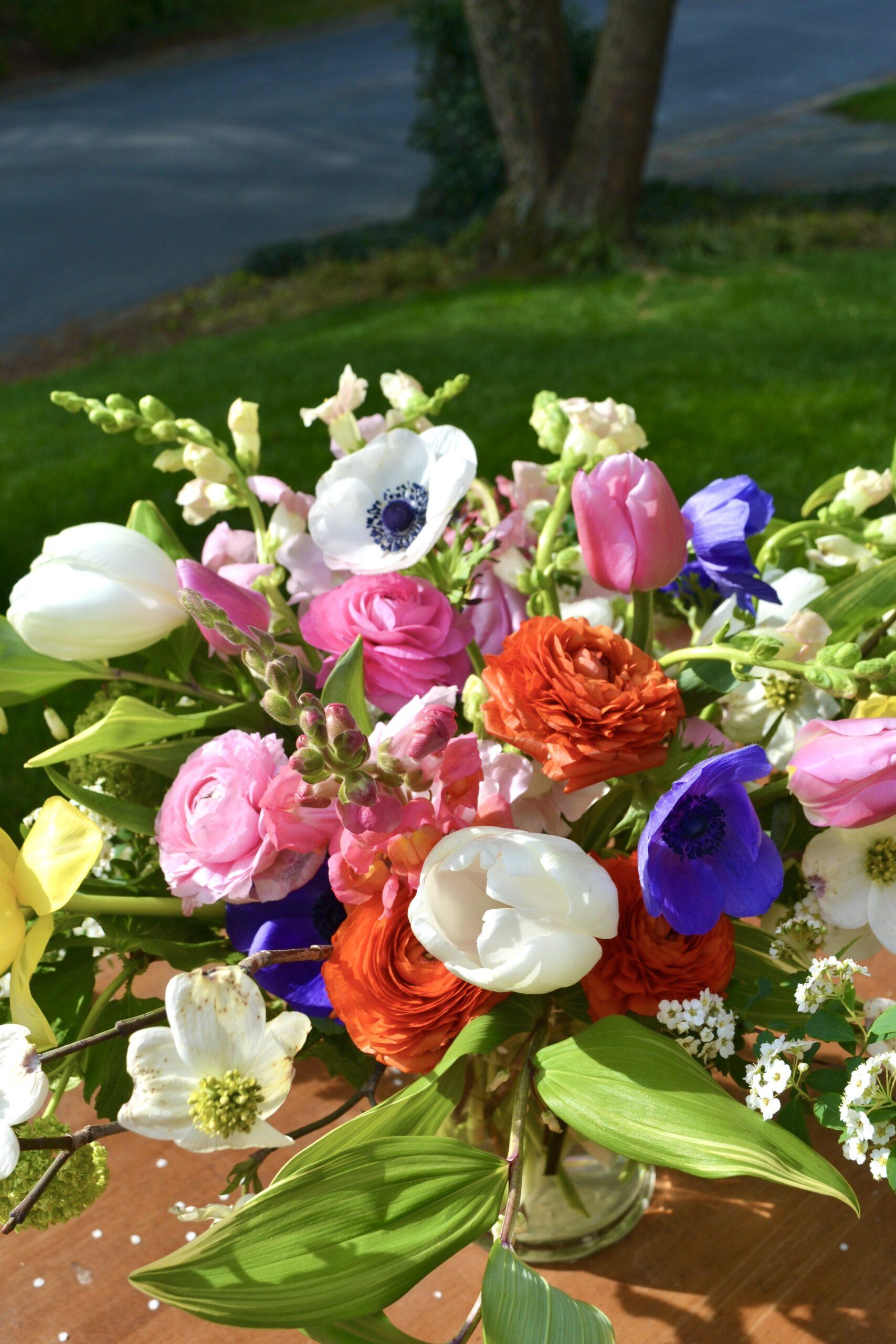 Make a Spring Fresh Flower Centerpiece- Aunt Willies Wildflowers Farm lizbushong.com