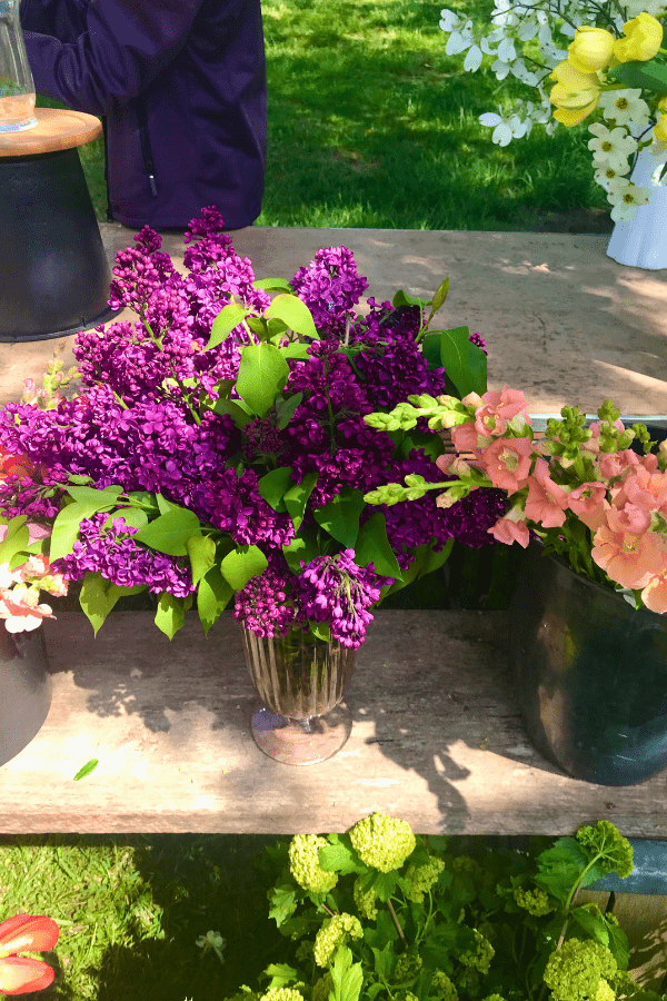 Make a Spring Fresh Flower Centerpiece- Aunt Willies Wildflowers Farm lizbushong.com