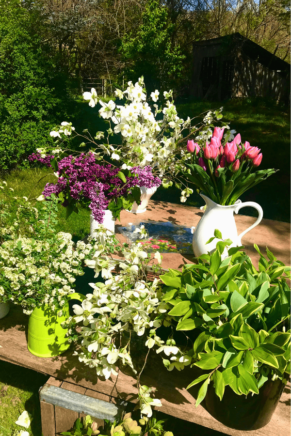Make a Spring Fresh Flower Centerpiece- Aunt Willies Wildflowers Farm lizbushong.com