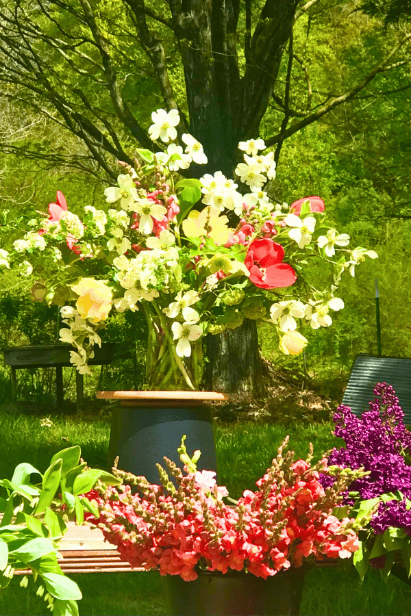 Make a Spring Fresh Flower Centerpiece- Aunt Willies Wildflowers Farm lizbushong.com