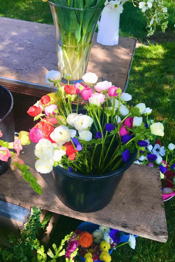 Make a Spring Fresh Flower Centerpiece- Aunt Willies Wildflowers Farm lizbushong.com