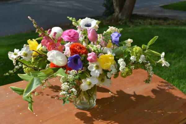 Make a Spring Fresh Flower Centerpiece- Aunt Willies Wildflowers Farm lizbushong.com
