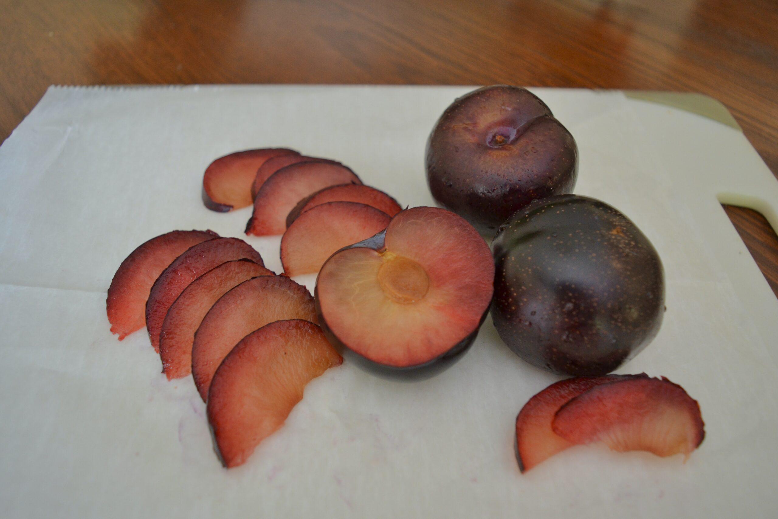 How to slice fresh plums into slices lizubshong.com