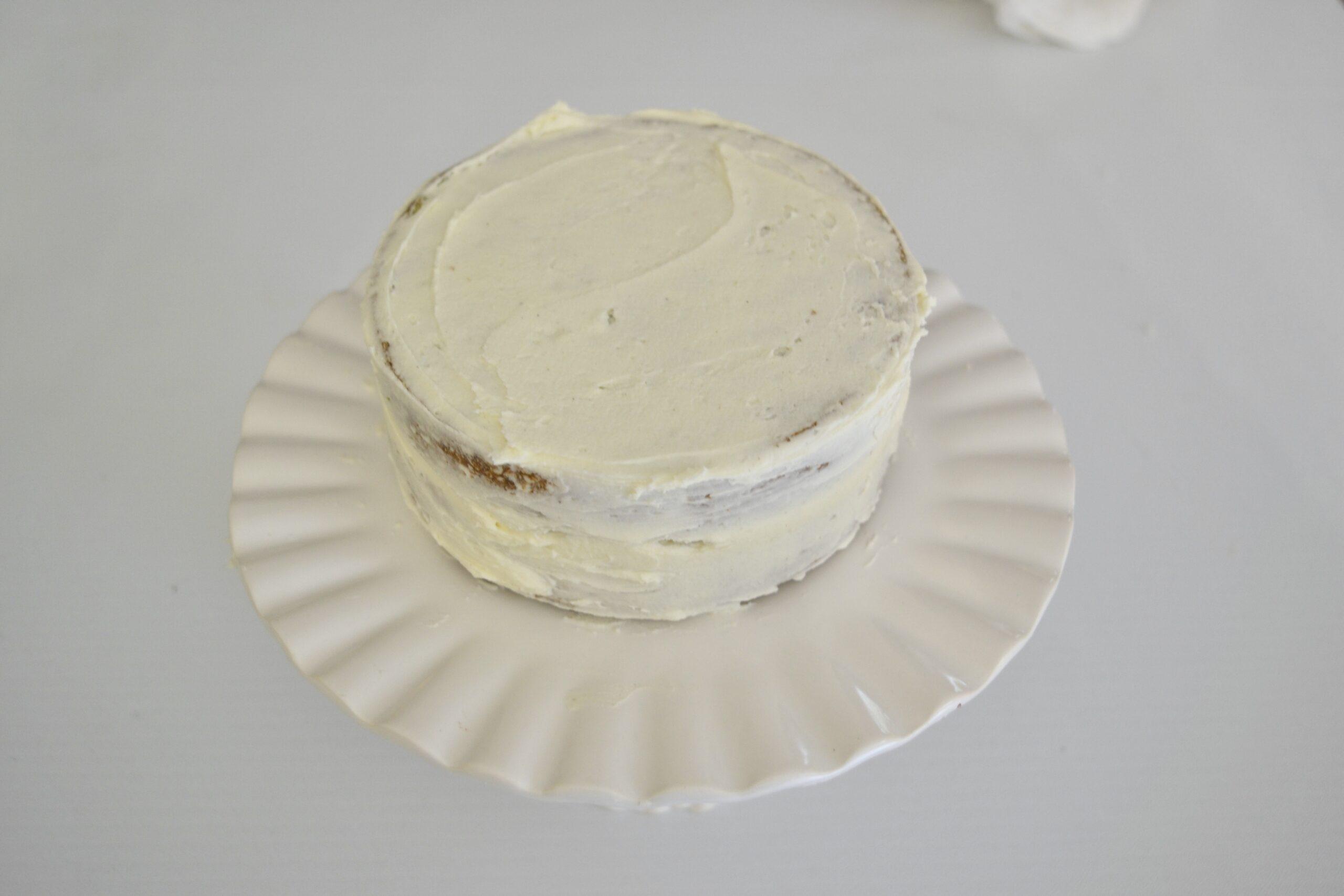 How to crumb coat cutie cakes lizbushong.com